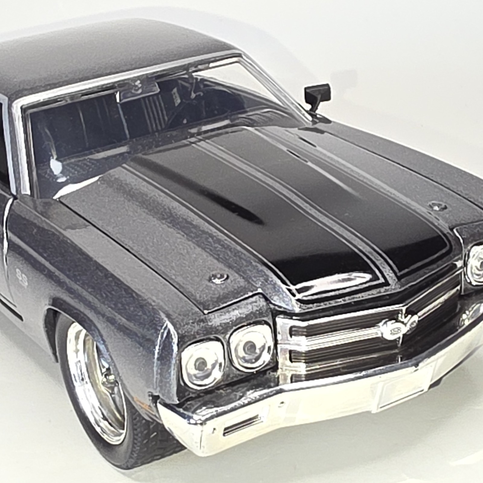 1970 Chevrolet Chevelle SS 454 Limited Edition 1:24 Premium Diecast Model Car