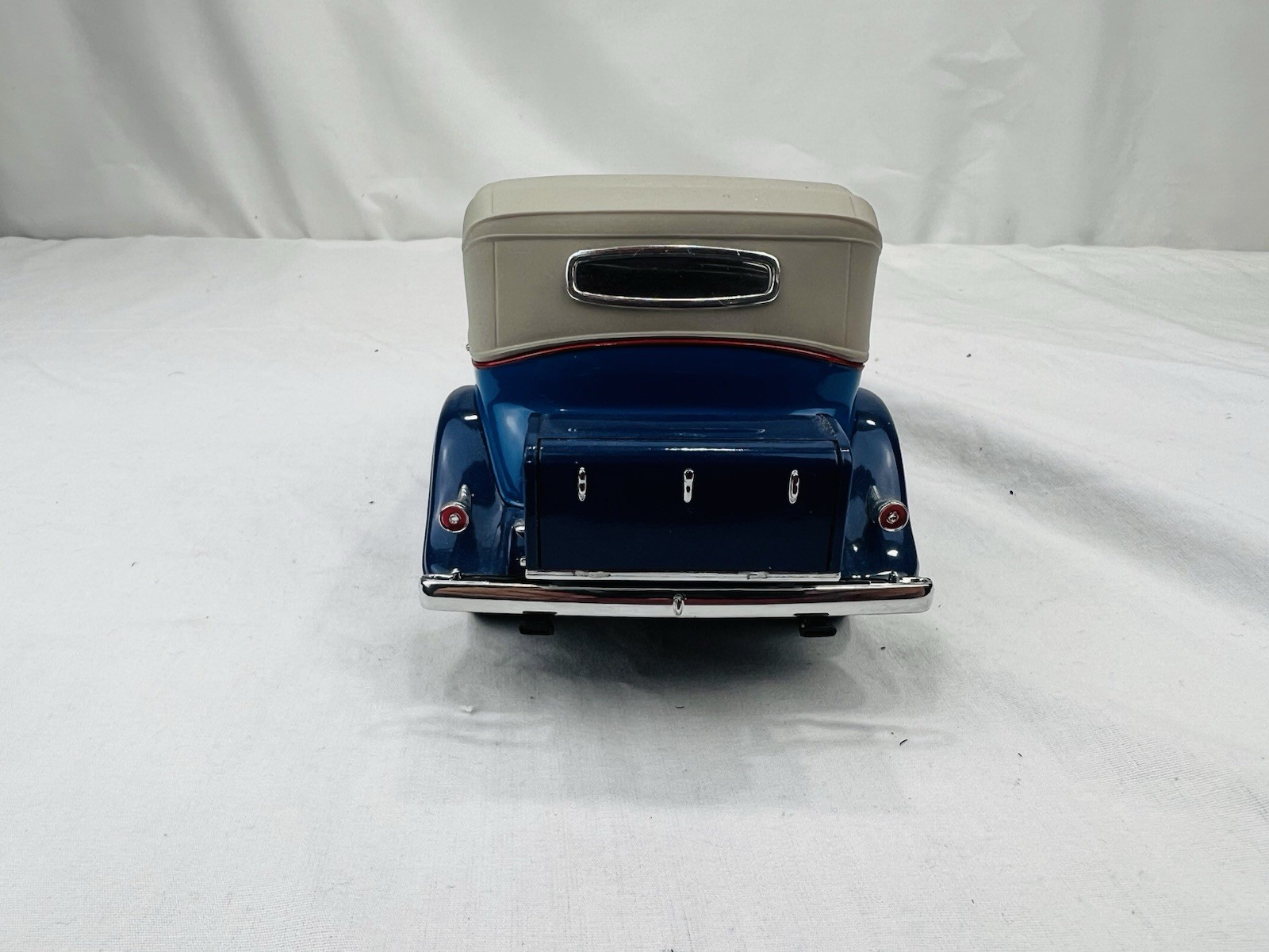 Franklin Mint 1932 Cadillac V16 – two-tone blue, NO TAG OR PAPER WORK