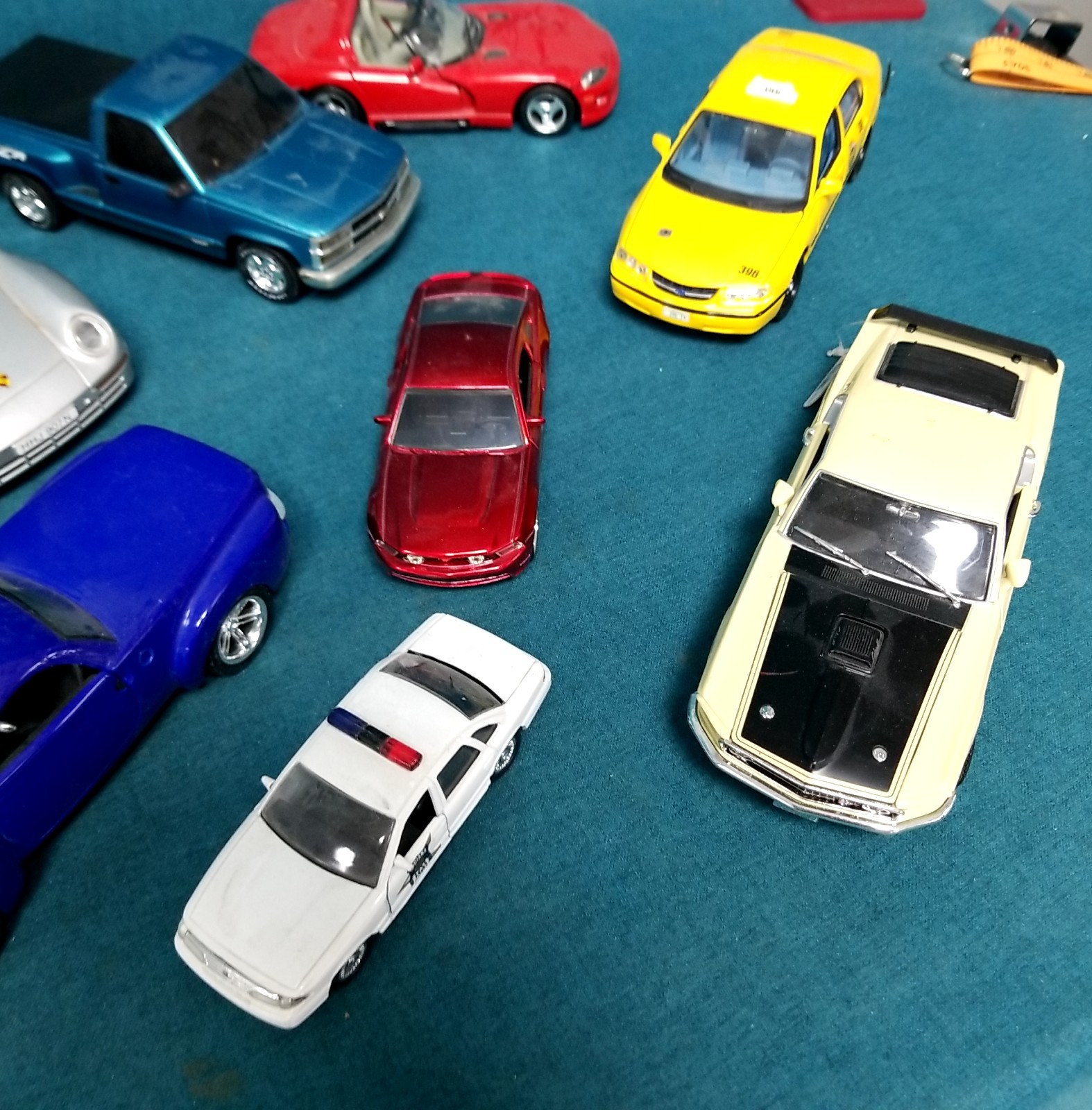 Mixed Size Huge Collectible Lot of Die cast Model Cars Muscle VTG Mix Condition