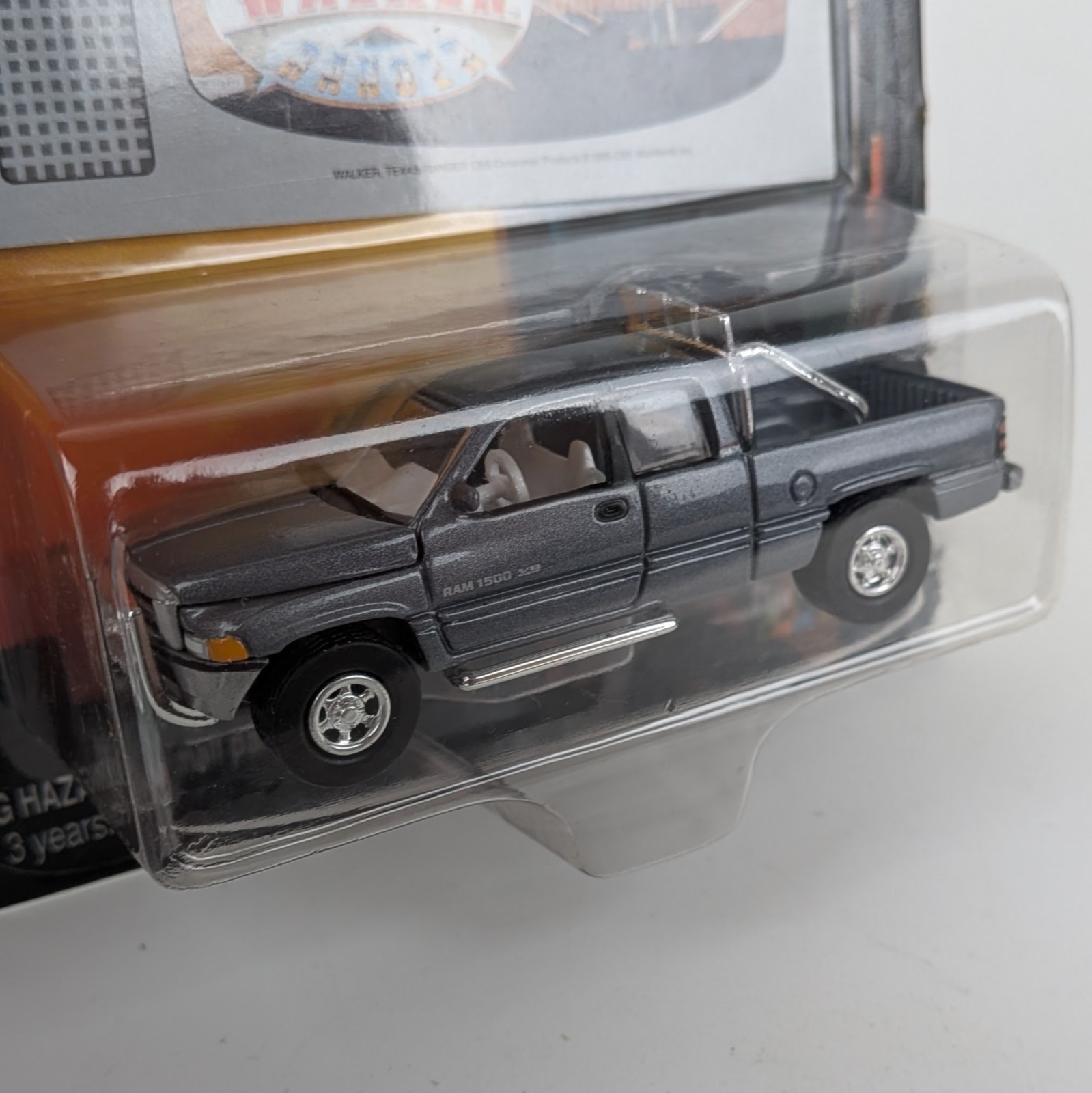 Johnny Lightning Hollywood on Wheels – Walker Texas Ranger Dodge RAM – New