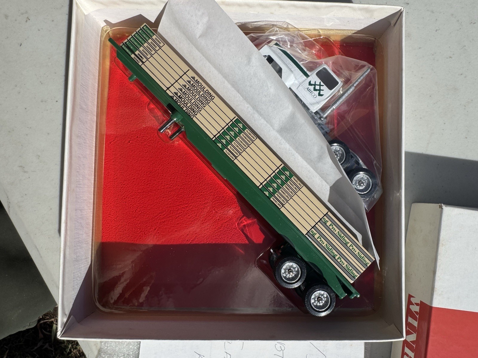 ABTco Siding, Paneling Flatbed Load ’96 Winross Truck
