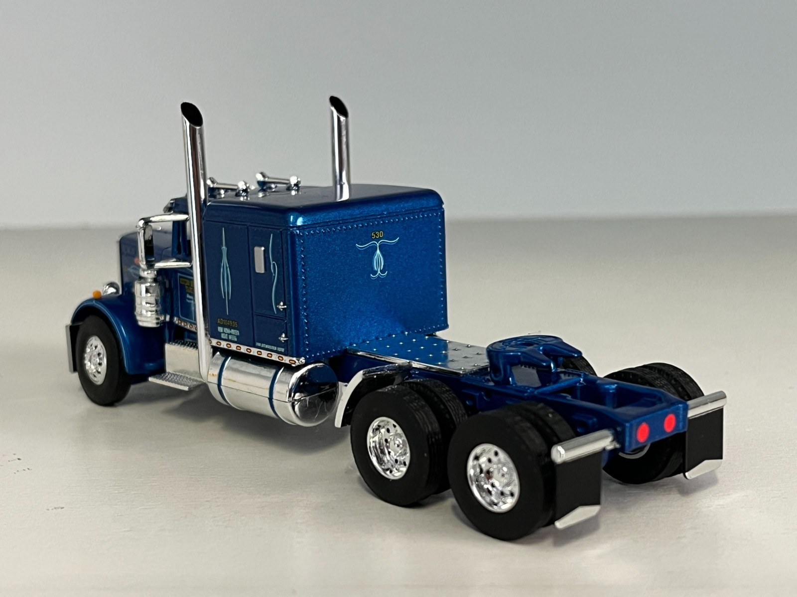 DCP 1/64 BLUE WESTERN DISTRIBUTING PETERBILT 351 63″ NEW TOOLING W/ SHOW PARTS
