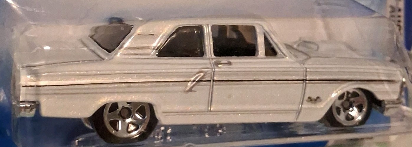 Hot Wheels Hot Auction 1963 Ford Thunderbird 1:64 Diecast White Unopened Box