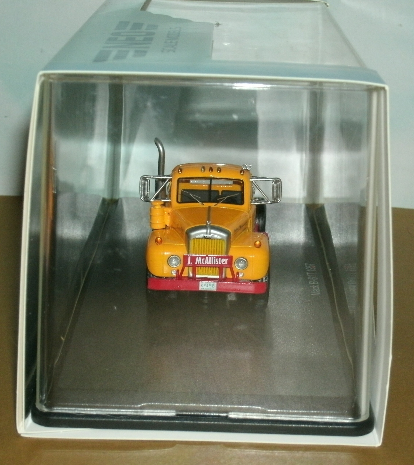 1/64 Scale 1957 Mack B-61T Tractor Unit Truck (3.5″) Resin Model Neo NEO64058
