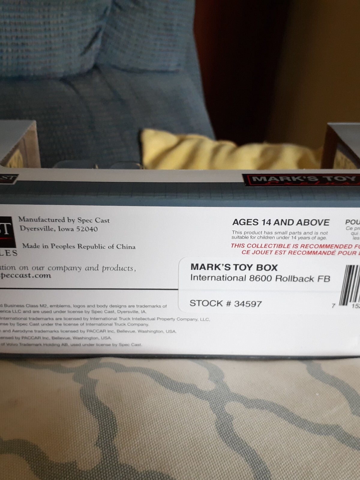 NIB 1/64 Blue International IH 8600 Rollback Tow Truck SpecCast
