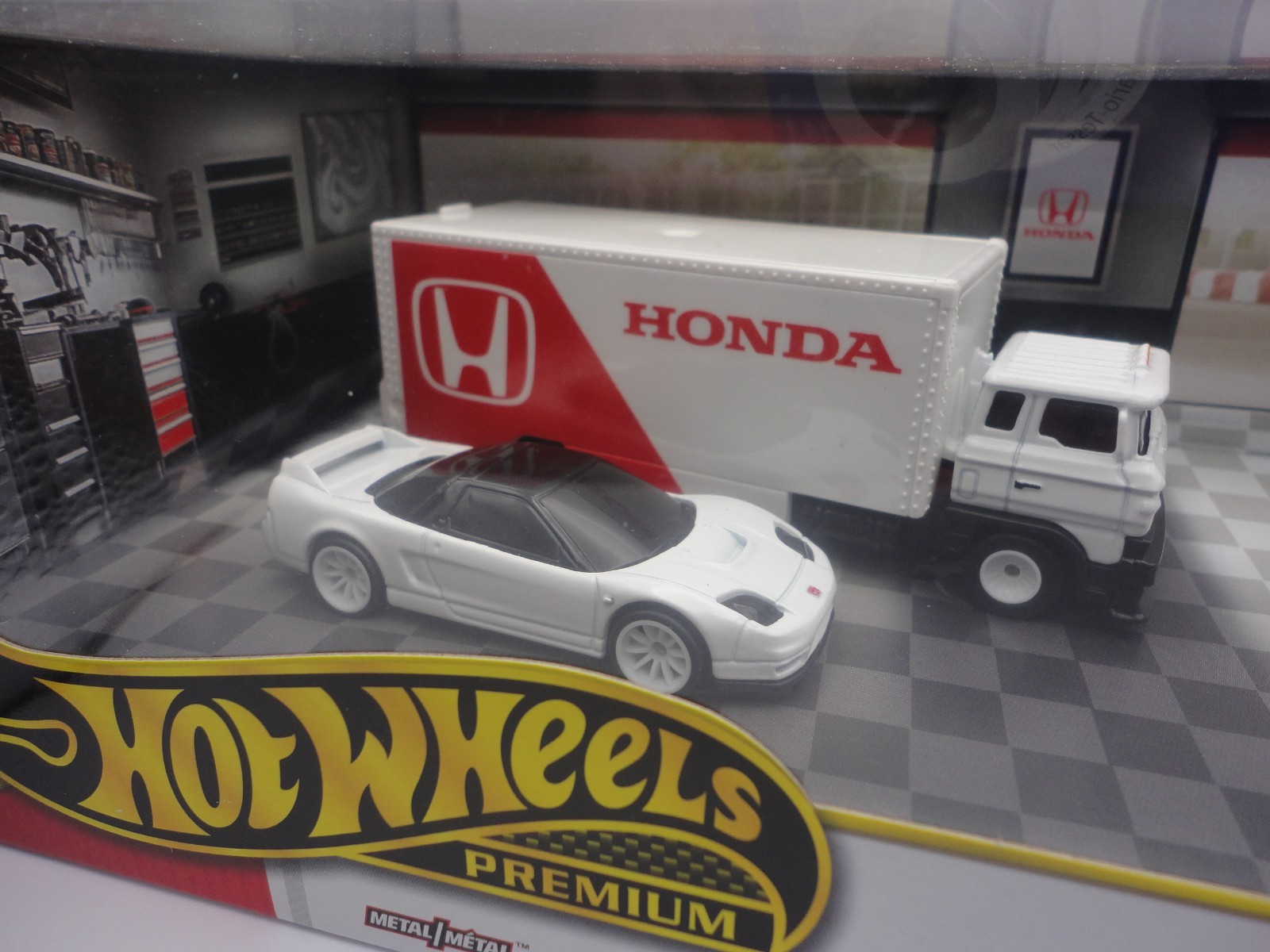 Hot Wheels 2025 Premium Diorama Honda Set Civic Type-R, NSX-R, S2000