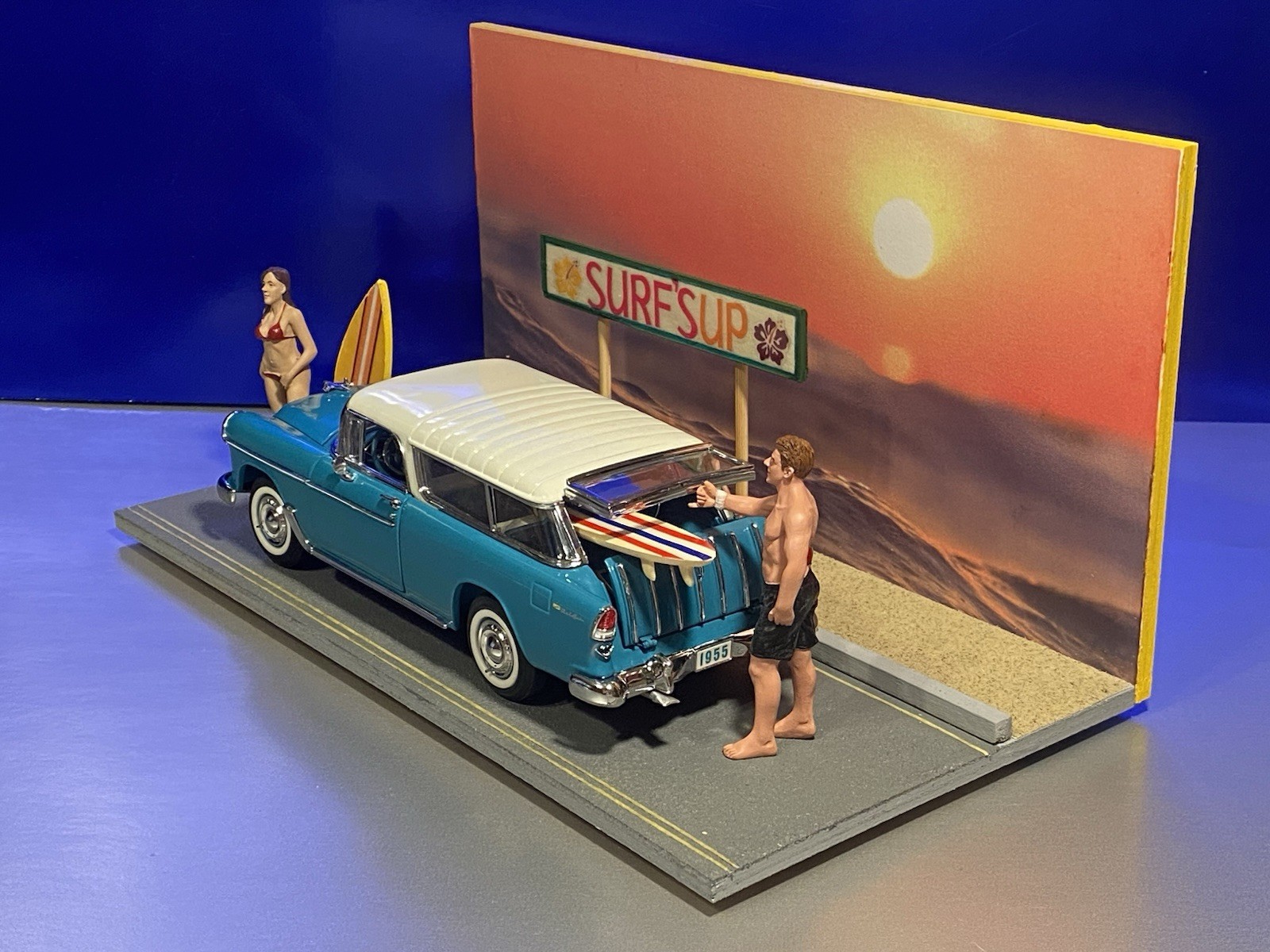 Danbury Mint 1955 Chevy Nomad / Boxed + Am. Diorama Surfer Jay & Bikini Girl Oct