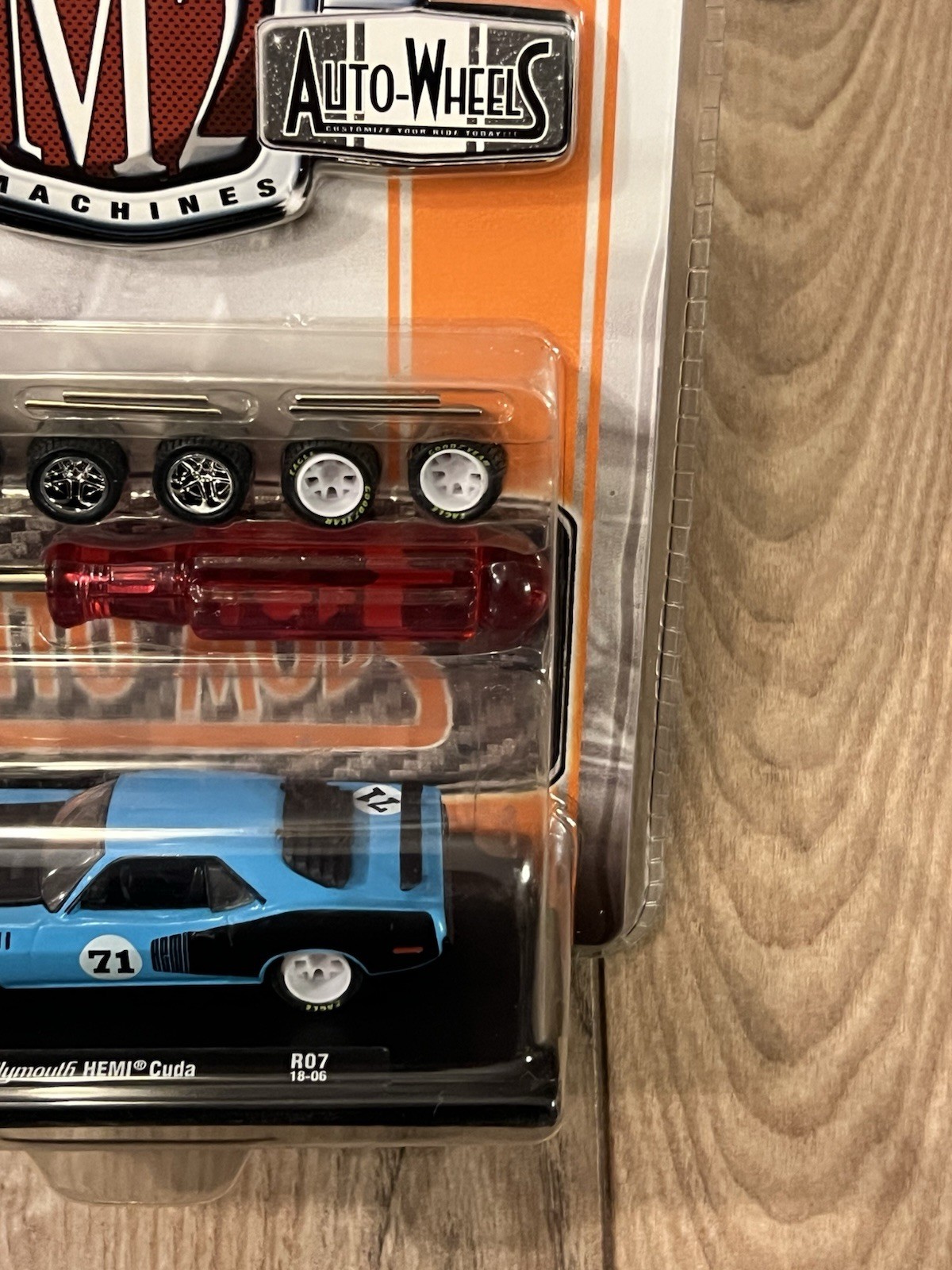 M2 Machines Auto Wheels R07 1971 Plymouth Hemi Cuda 1:64 New 2018