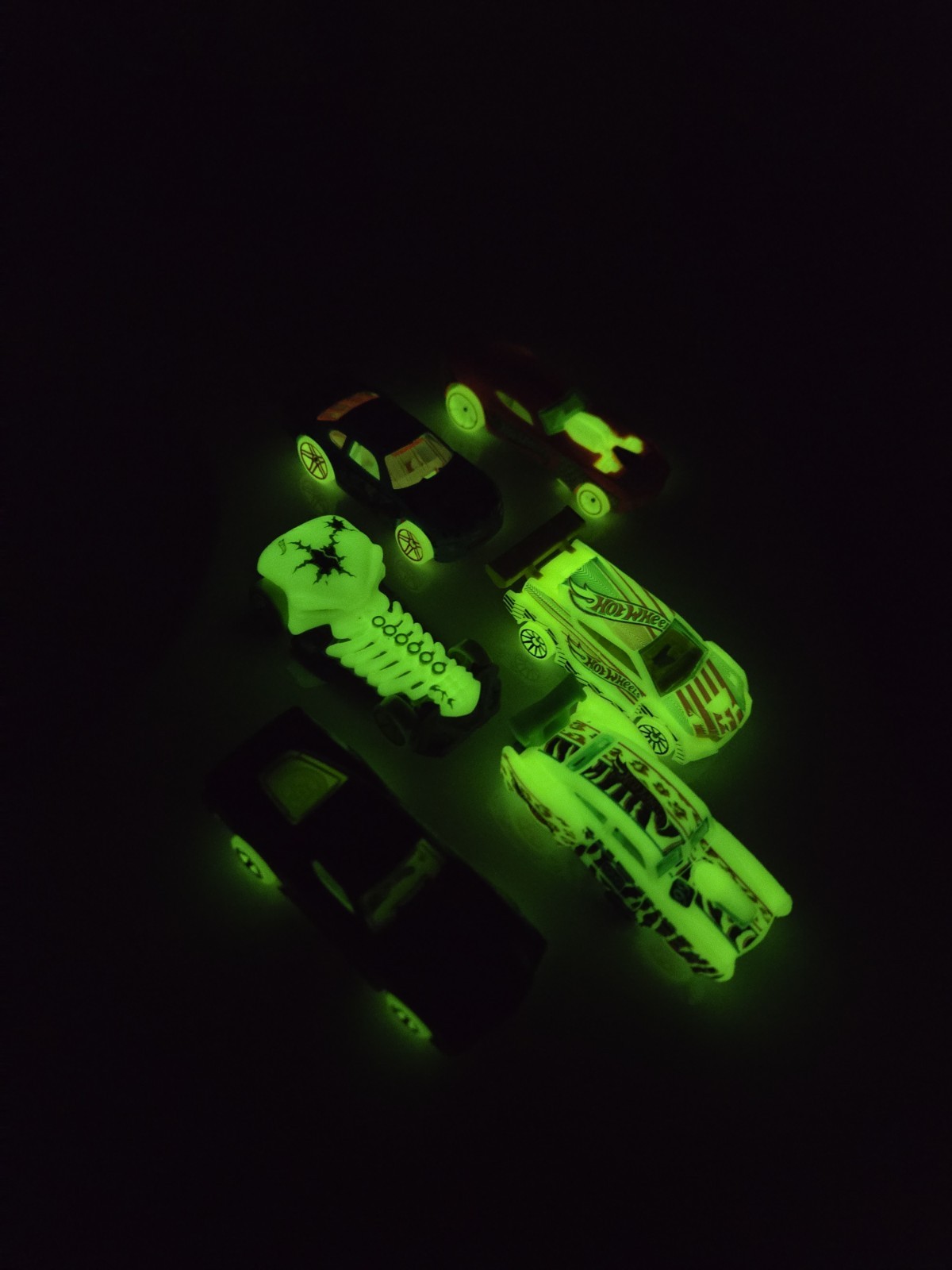 Hot Wheels Matchbox And Other Mixed Cars Lot Of 31, 6 Glow In The Dark See Pics