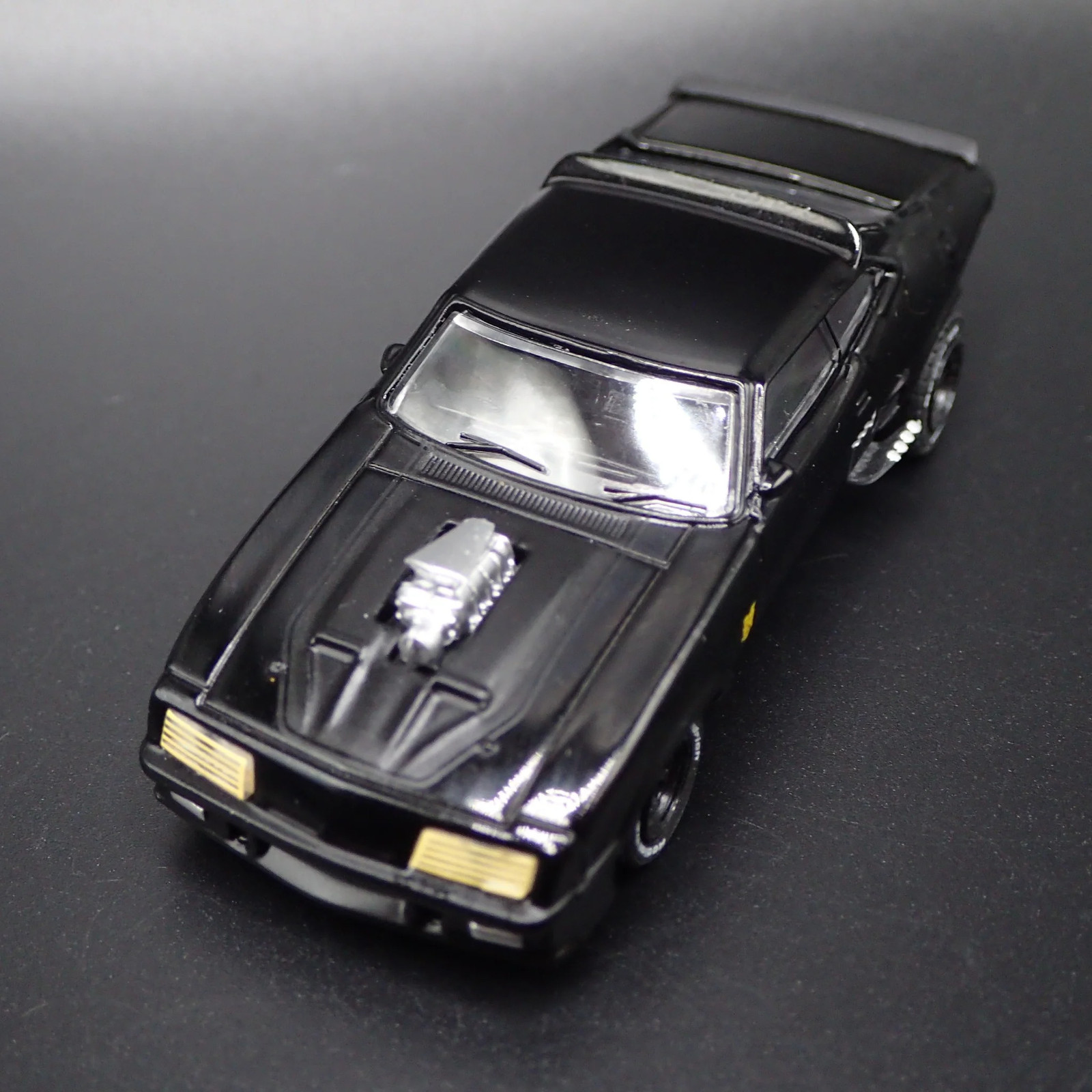 1973 FORD FALCON XB MAD MAX RARE 1:64 COLLECTIBLE DIORAMA DIECAST MODEL CAR