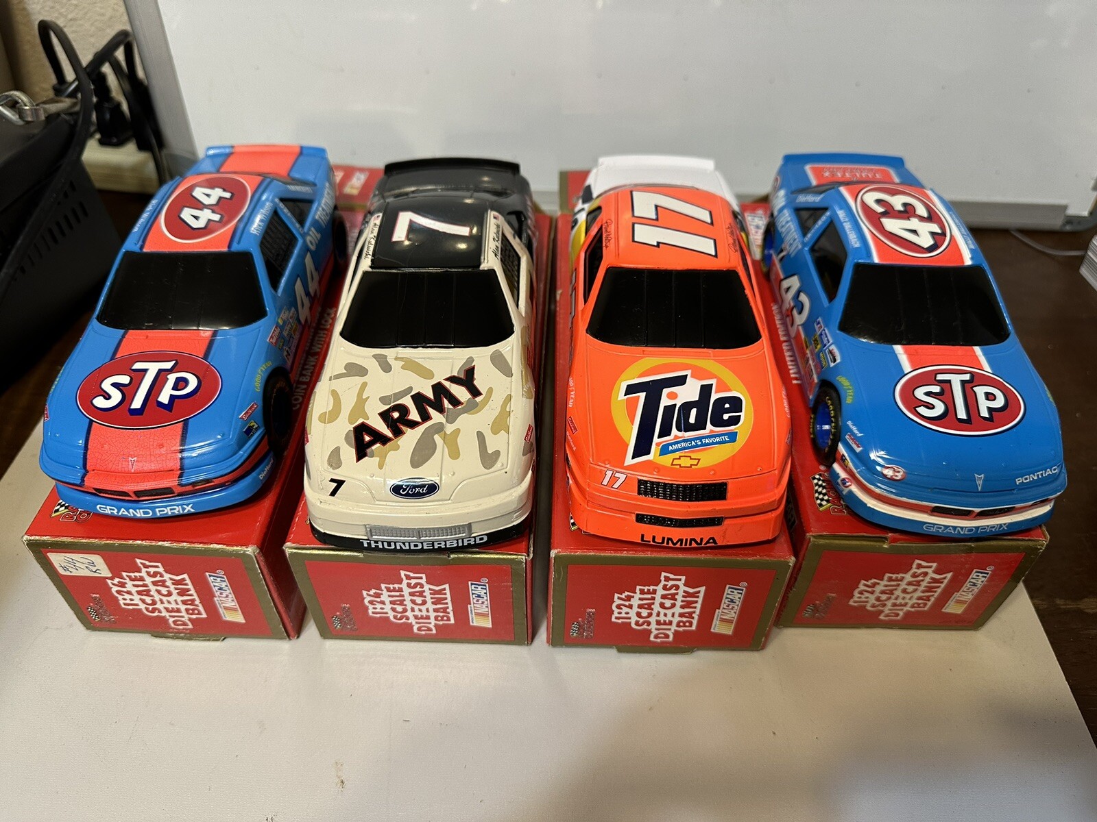 4 car 1/24 Racing Champions lot #17 Darrell Waltrip #7 Alan Kulwicki Banks