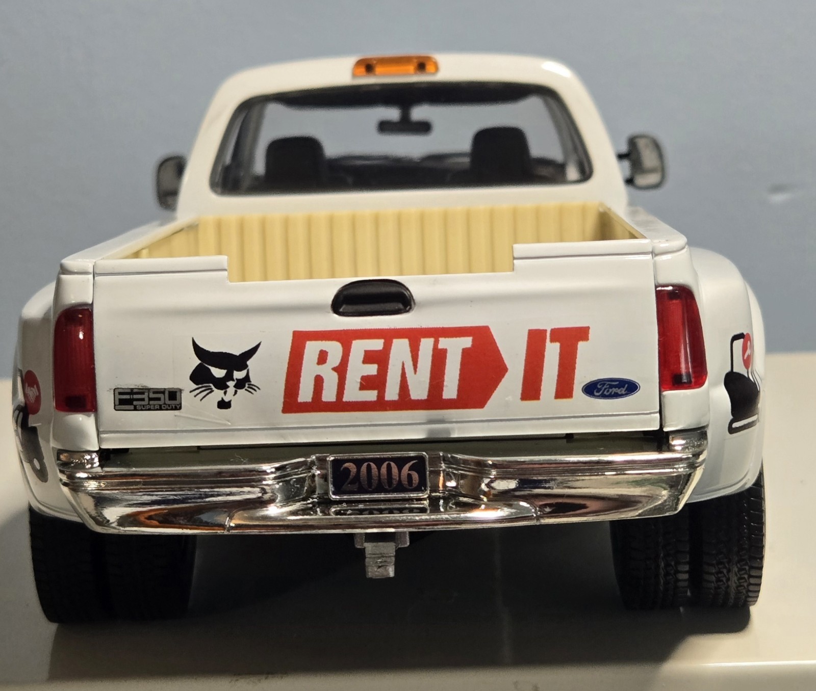 1/25 Speccast F350 Dually Bobcat Of Boston
