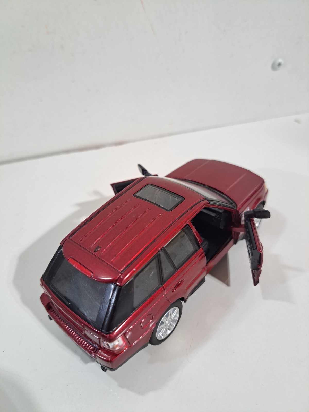 Kinsmart Die Cast 1:38 Range Rover Sport Supercharged Luxury SUV