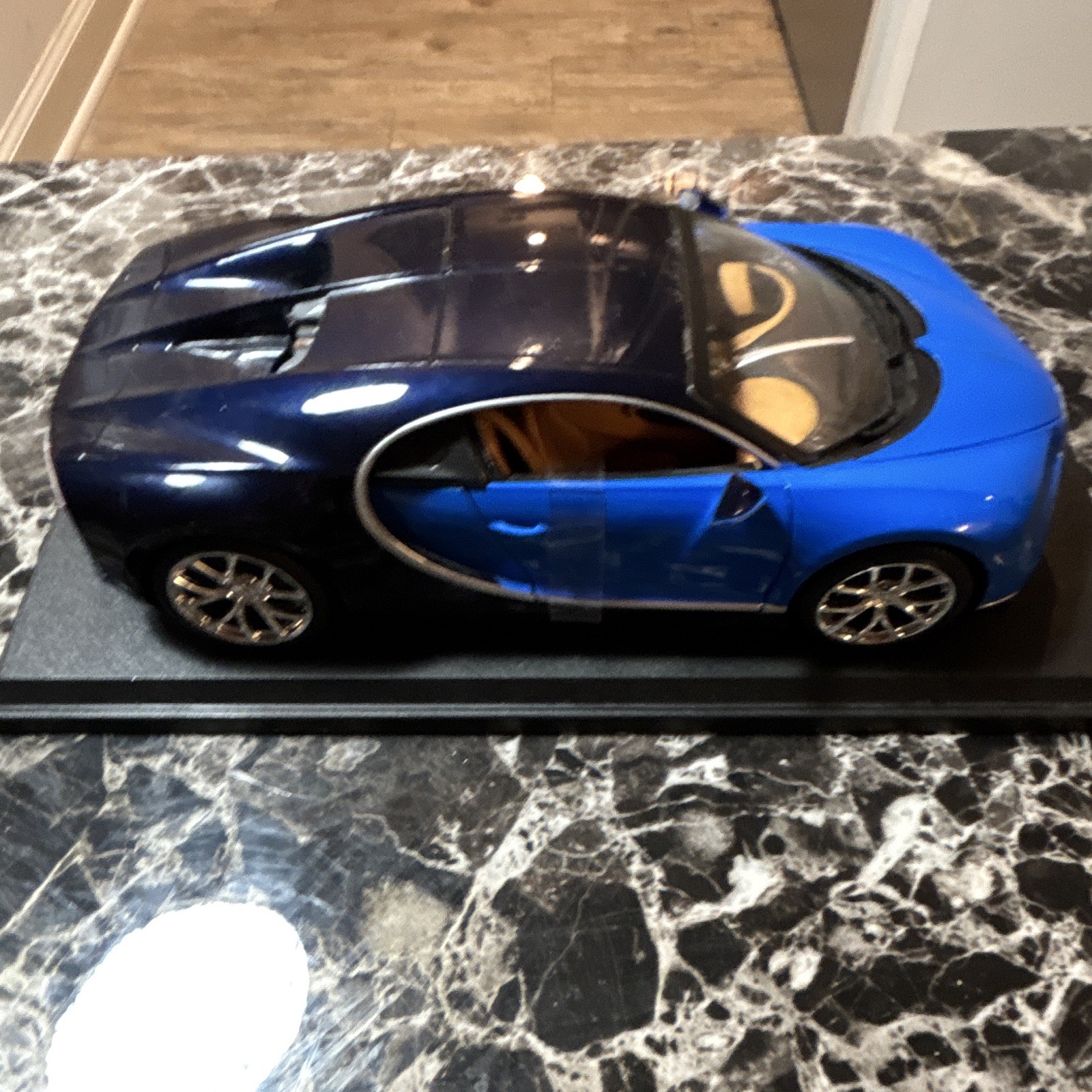Maisto Bugatti Chiron Blue Black Diecast Car Model with Display Stand