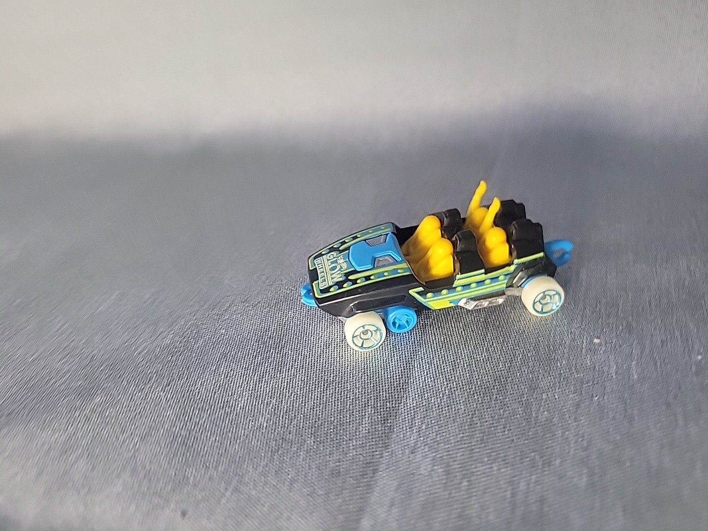 2014 Hot Wheels Loopster Hands Up Variation Roller Coaster Connecting Glow Wheel