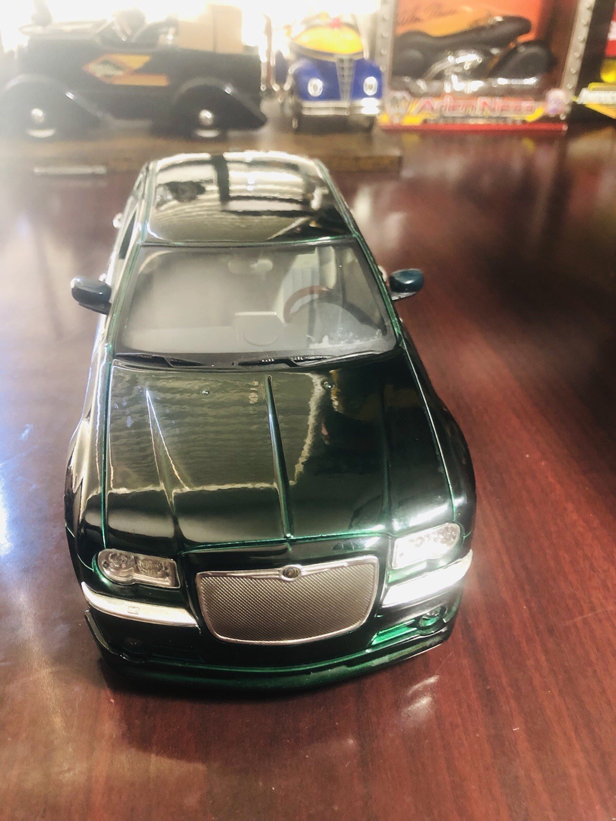 1:18 Maisto Chrysler 300C Hemi Green
