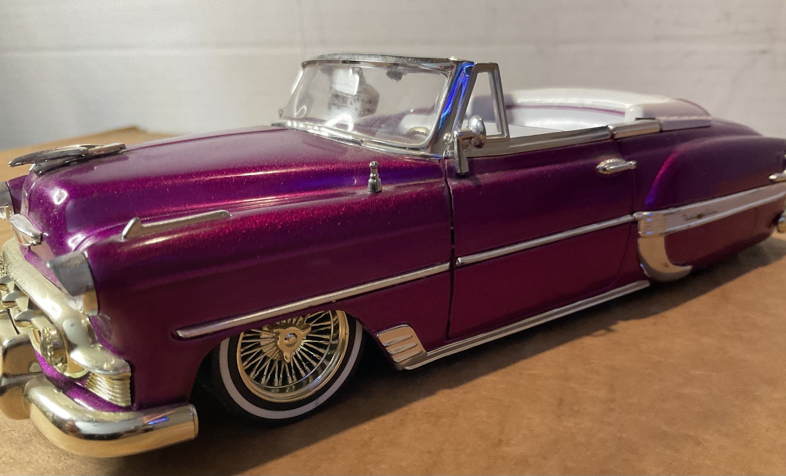 Jada Street Low 1:24 LOWRIDER 1953 Metallic Purple Chevy Bel Air Conv. Die cast
