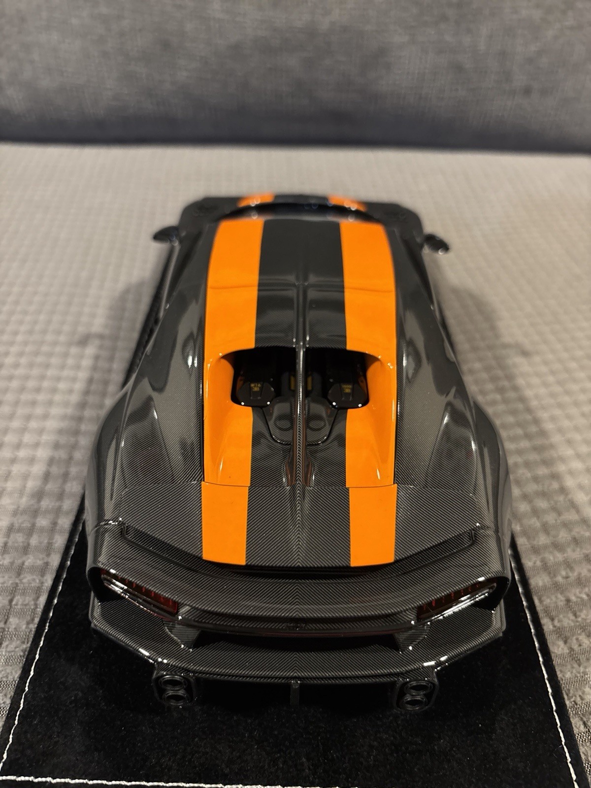 1/18 HH Henson & Heaven Bugatti Chiron SuperSport Carbon/orange High Wing Limite