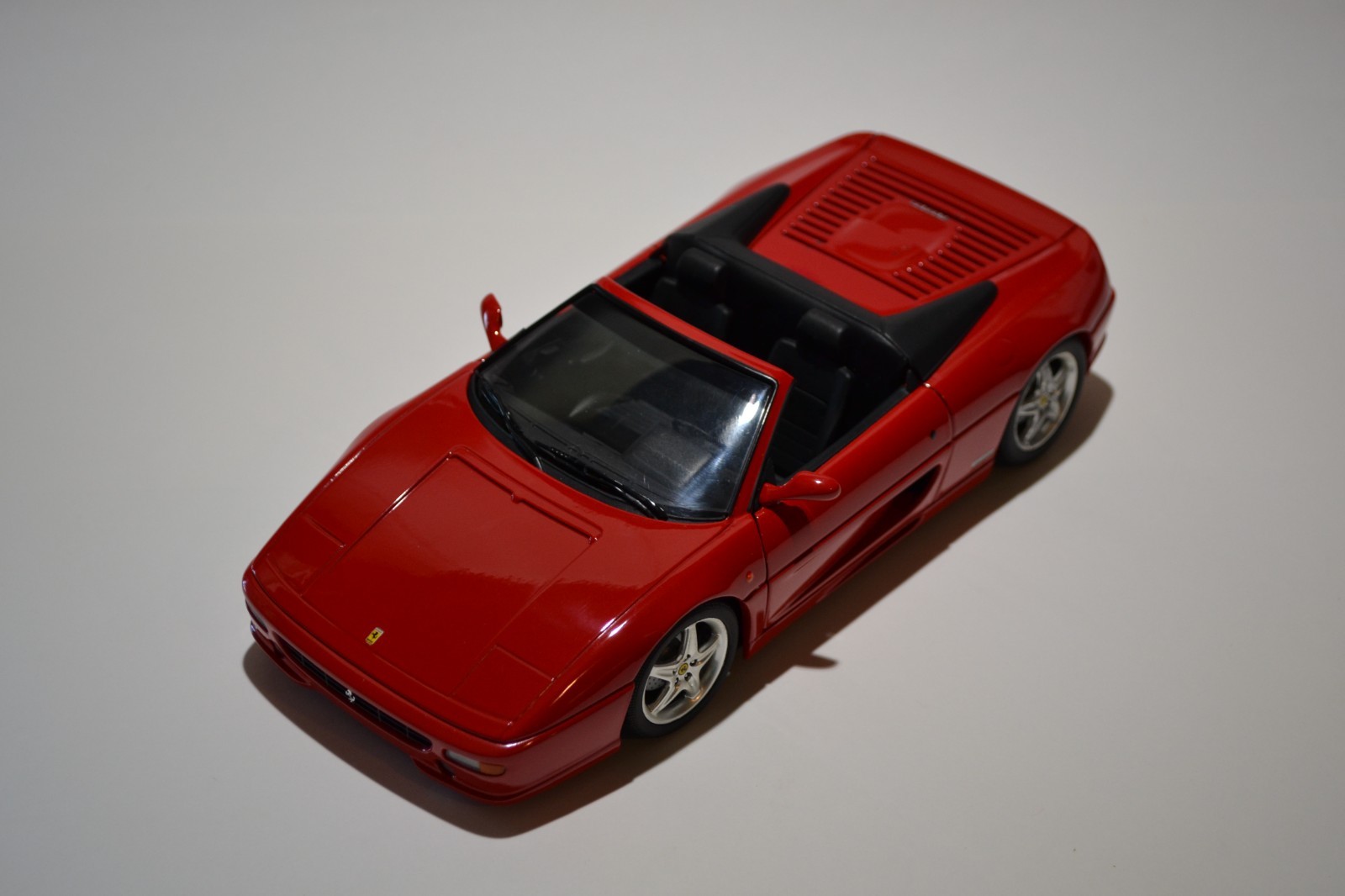 1/18 UT Models Ferrari 355 Spider Rosso Corsa No Box