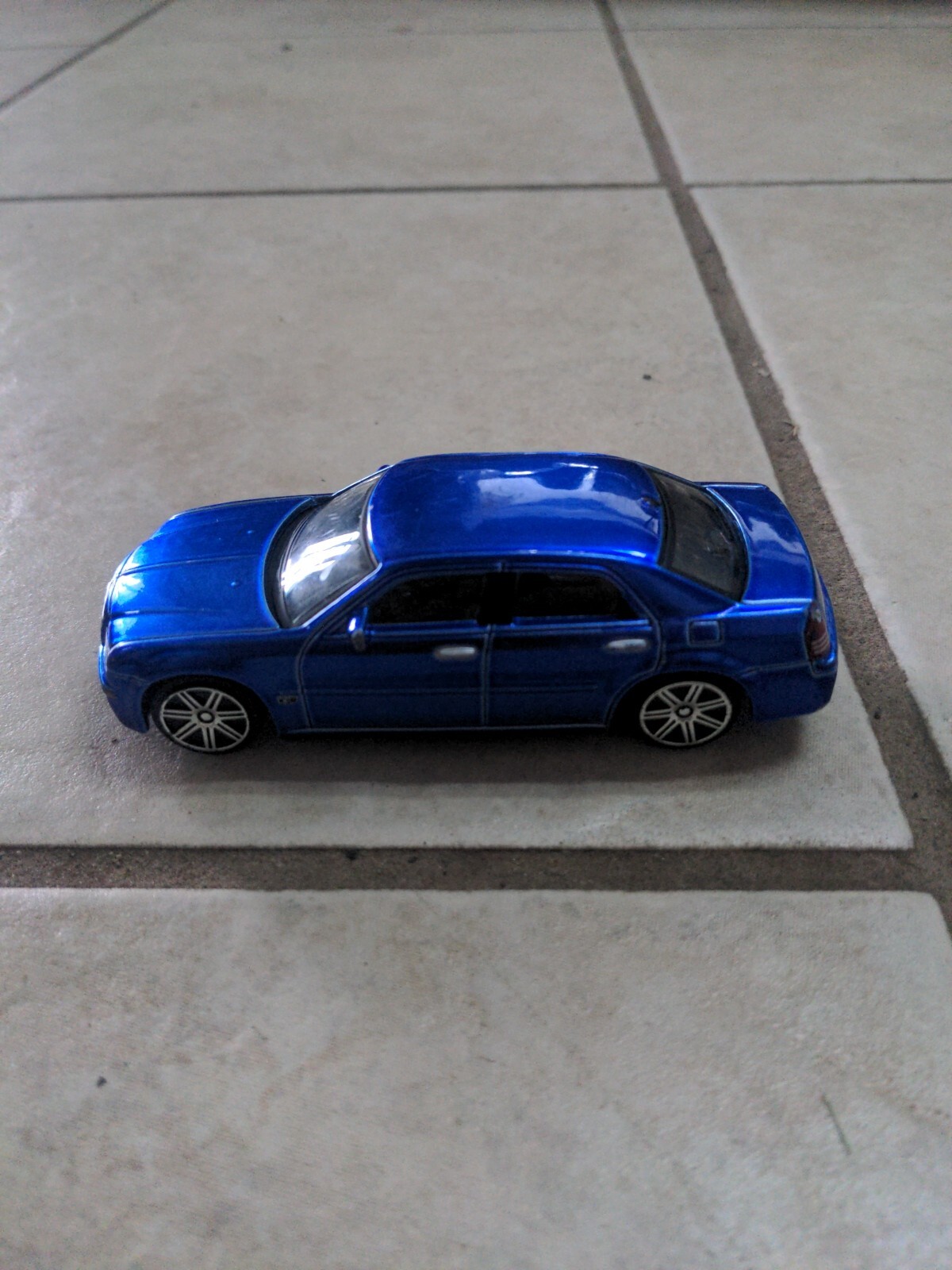 HTF Maisto 2005 Chrysler 300C Hemi 1:43 Scale DieCast Car Playerz Blue Chrome