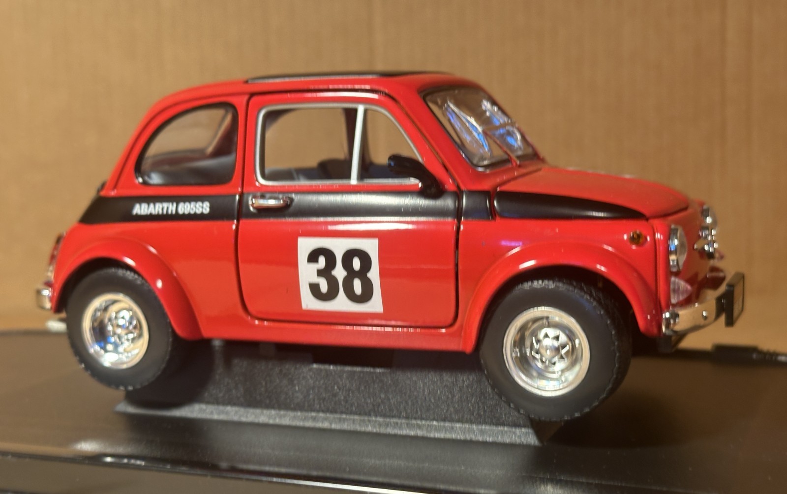 Road Legends 1/18 Scale 1960 Fiat Abarth 695SS Coupe, Red, Good condition