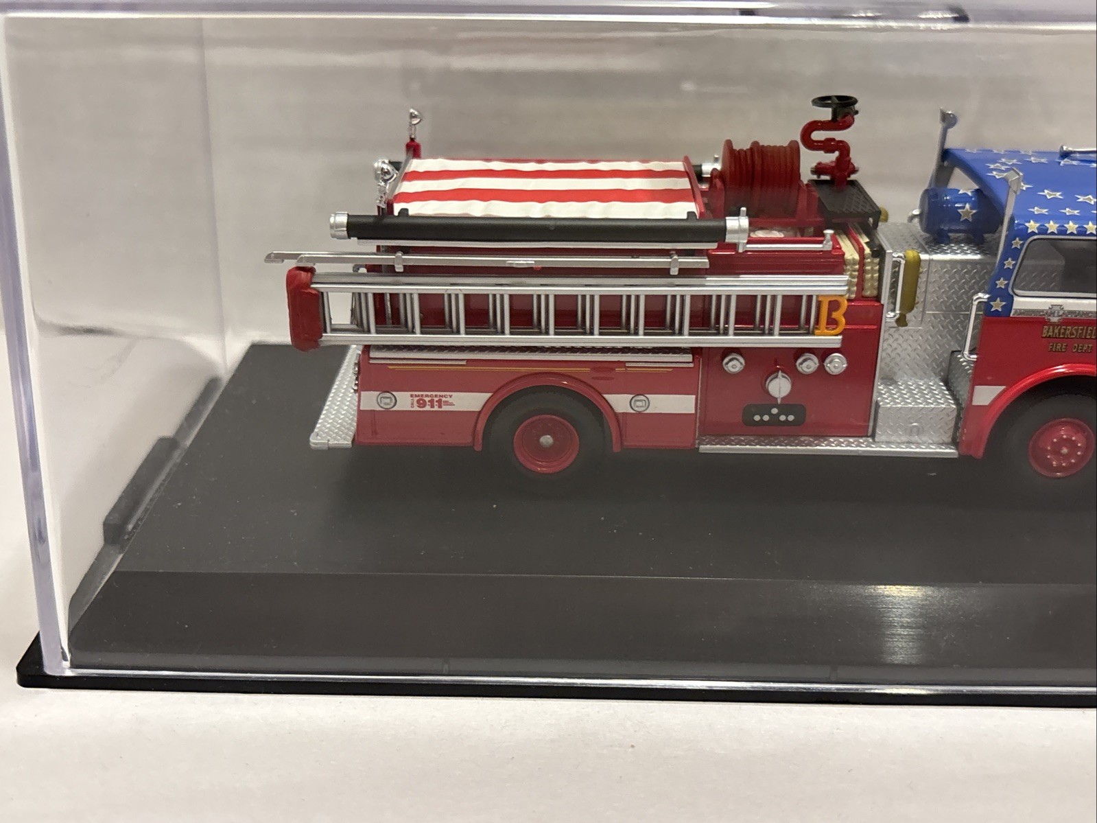 Code 3 Bakersfield Fire Dept Spirit Of 76 Limited Edition USA Flag 12860 1/64