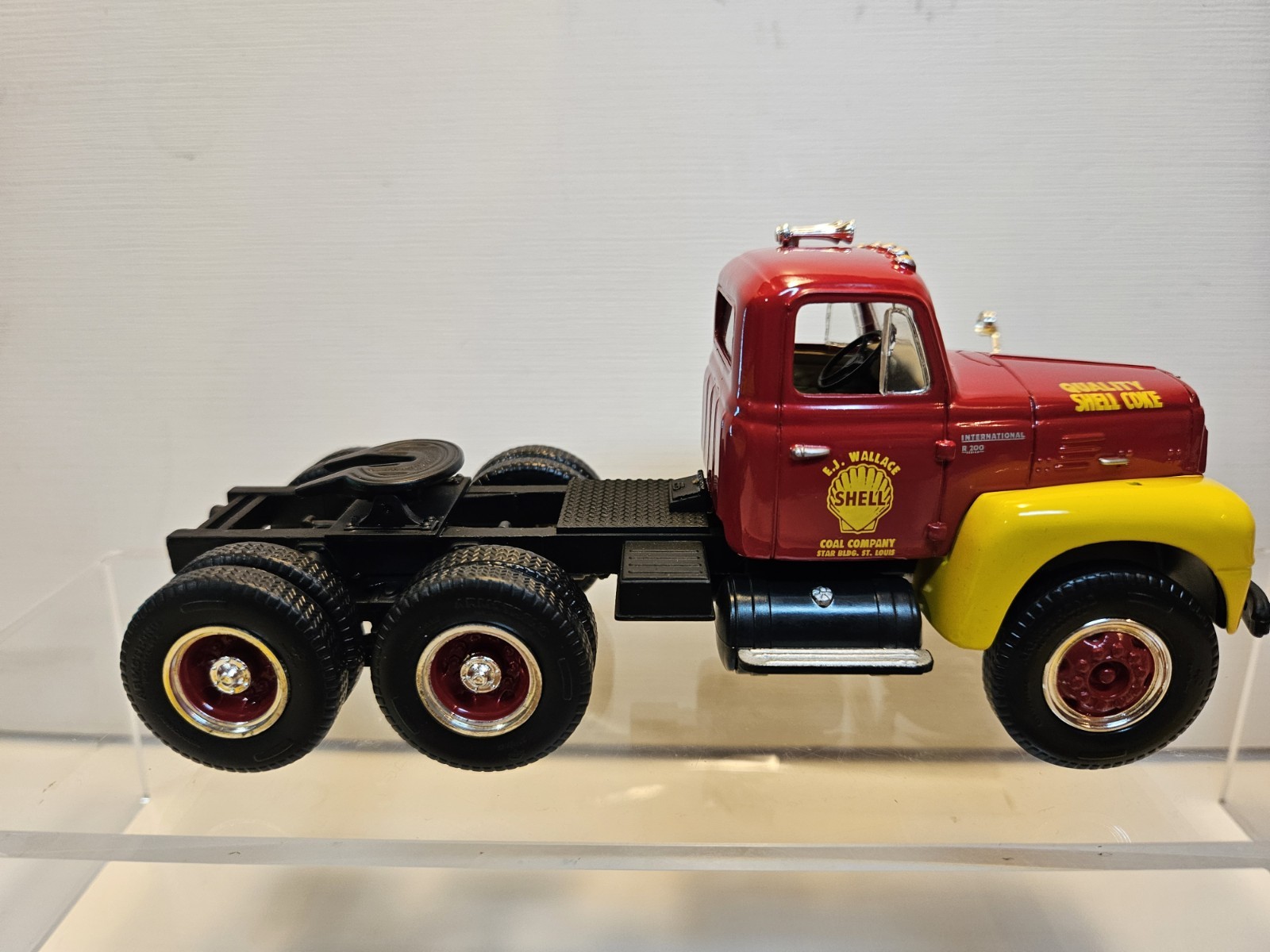 First Gear 1959 Intl. RF200 Tractor w/Low Boy Trailer 1/34 E.J.Wallace “Shell”