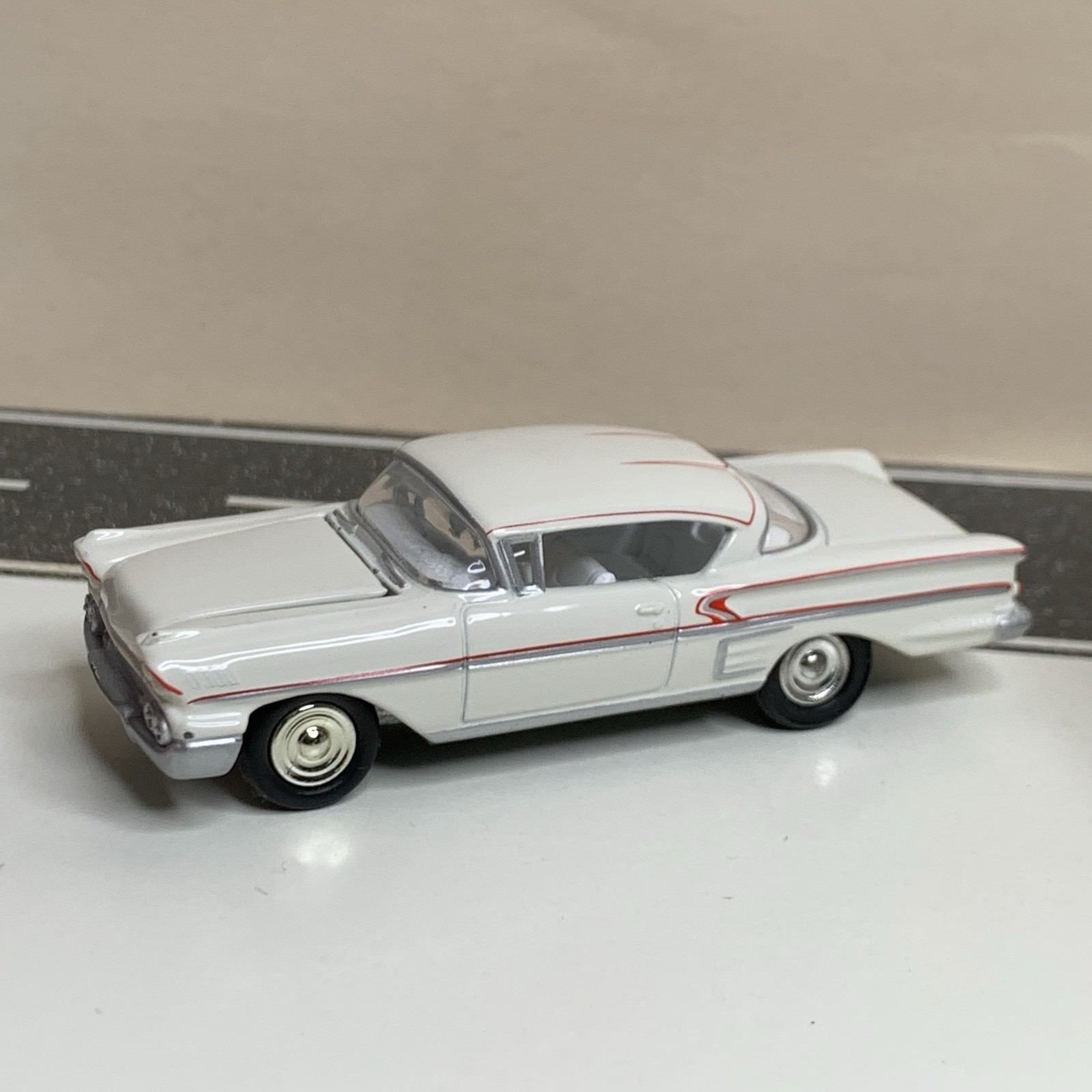 Johnny Lightning American Graffiti 1958 Chevy Impala 2-Door White Red 1:64 NM