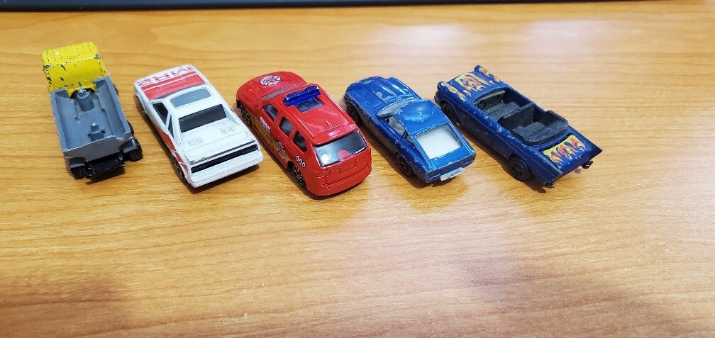 VARIOUS Lot Of 5 Cars 1/64 Scale Die Cast