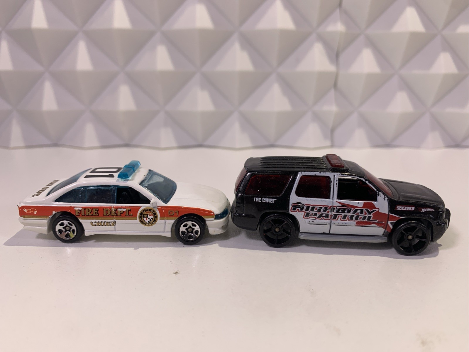 Hot Wheels Loose Lot of 8 Rescue and Police Fire Trucks