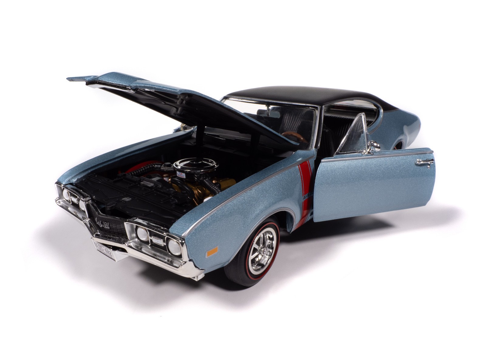 Auto World American Mus Hemmings 1968 Old 442 W30 Holiday Coupe 1:18 Car AMM1350