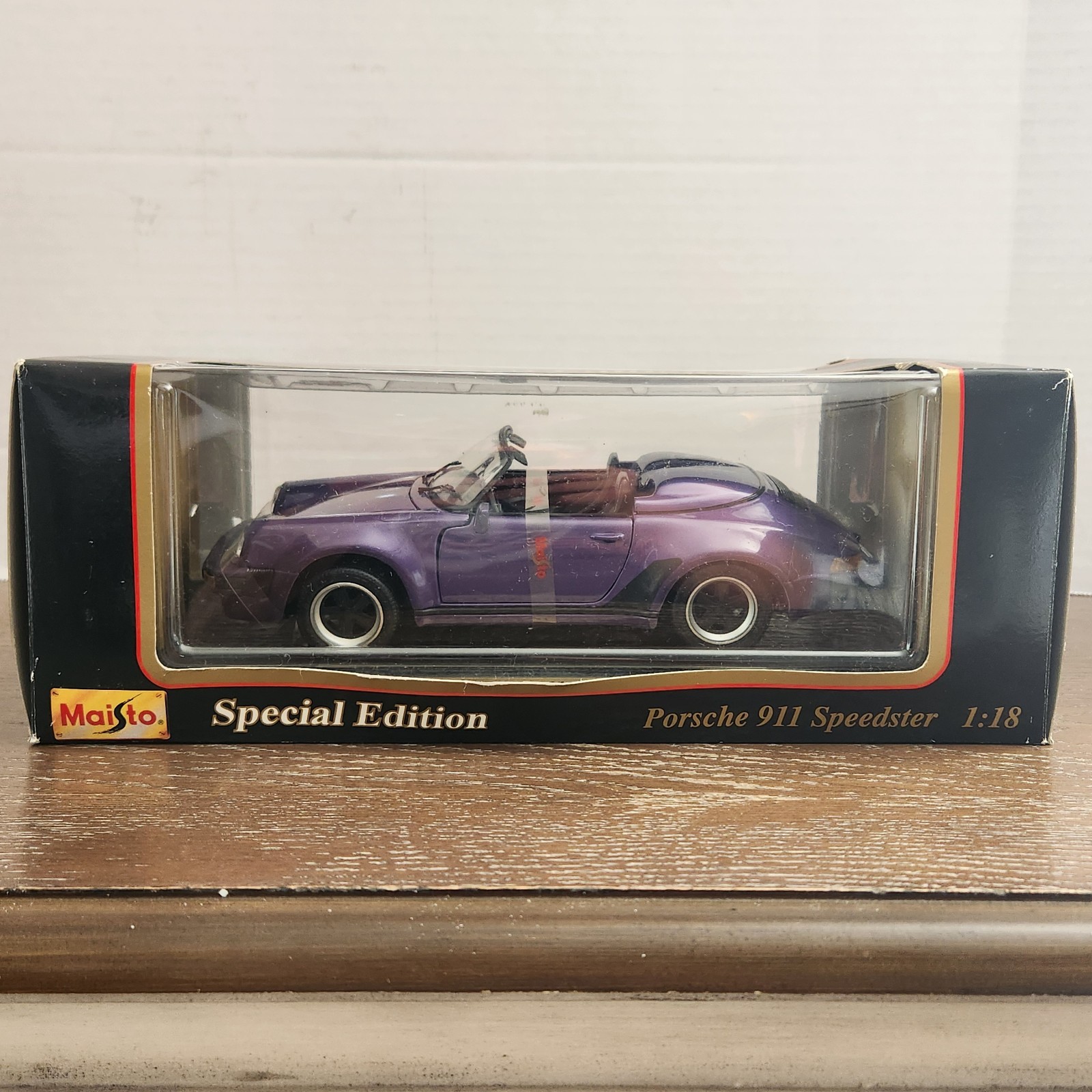 Maisto 1989 Purple Porsche 911 Speedster 1:18 Die Cast With Stand New Open Box