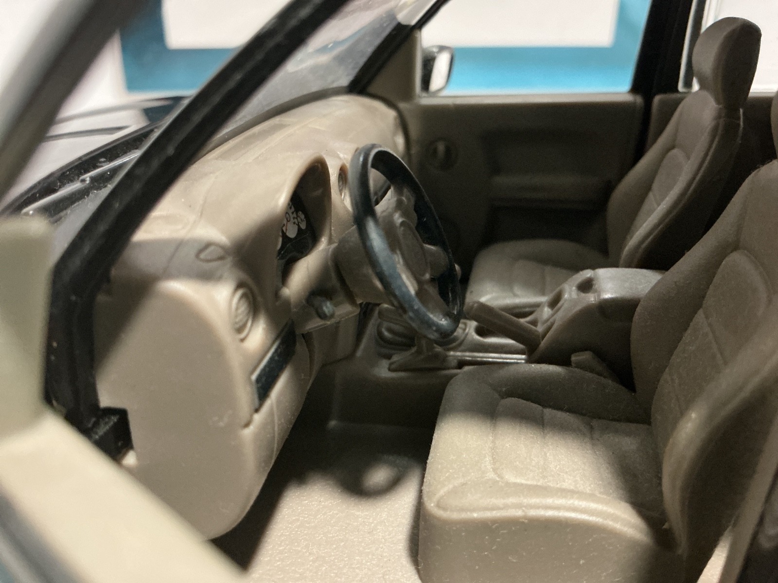 1:18 MATCHBOX JEEP LIBERTY BLACK ON TAN [NO BOX]