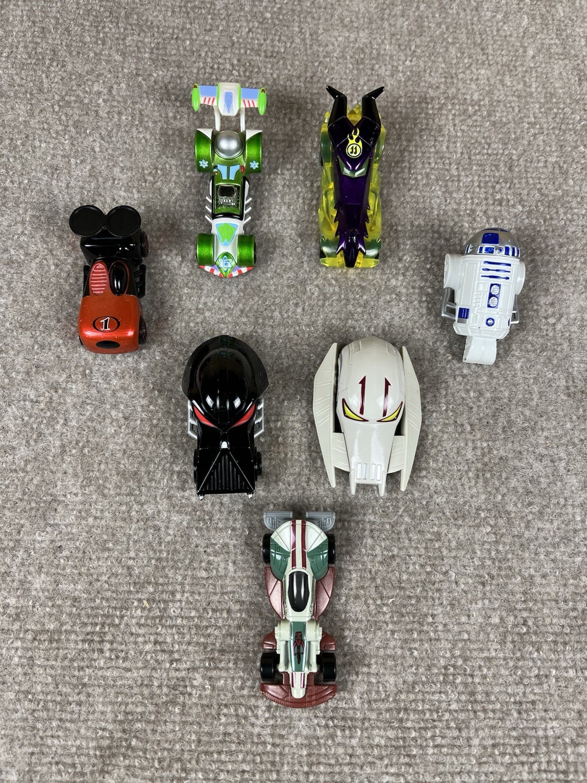 Collection of 7 cars Star Wars & Disney Racers, Details in the description.csh