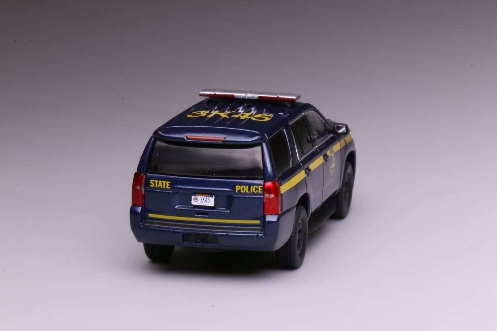 596 1: 64 Chevrolet Tahoe NYSP/CHP State Police car Diecast Collect Car