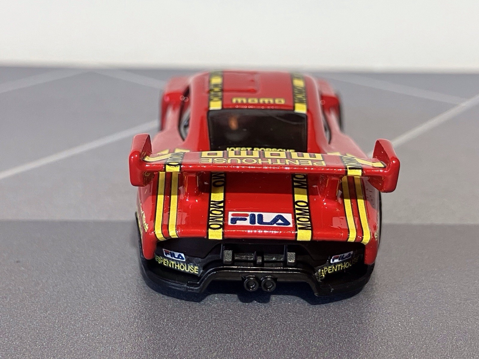 1/64 Custom Hot Wheels PORSCHE 935 w/real riders MOMO Custom