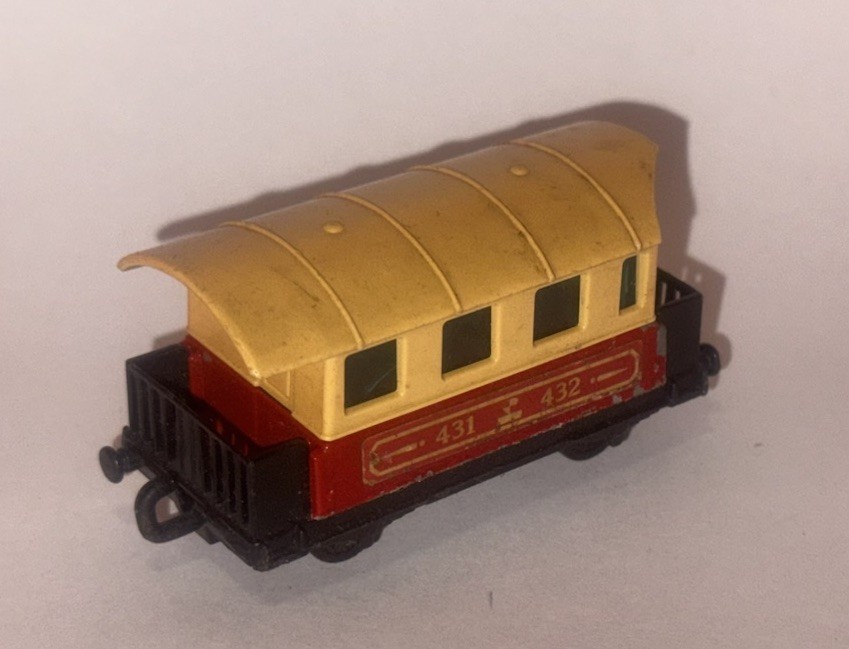 MATCHBOX LESNEY SUPERFAST Loose Passenger Coach #44 (Car Has Play Wear)