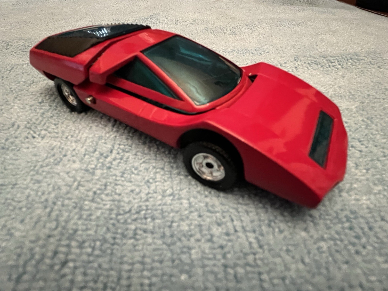 MiniTech Fiat Abarth 2000 Red Coupe KS 102 One Touch Action 1:43 Scale Korea