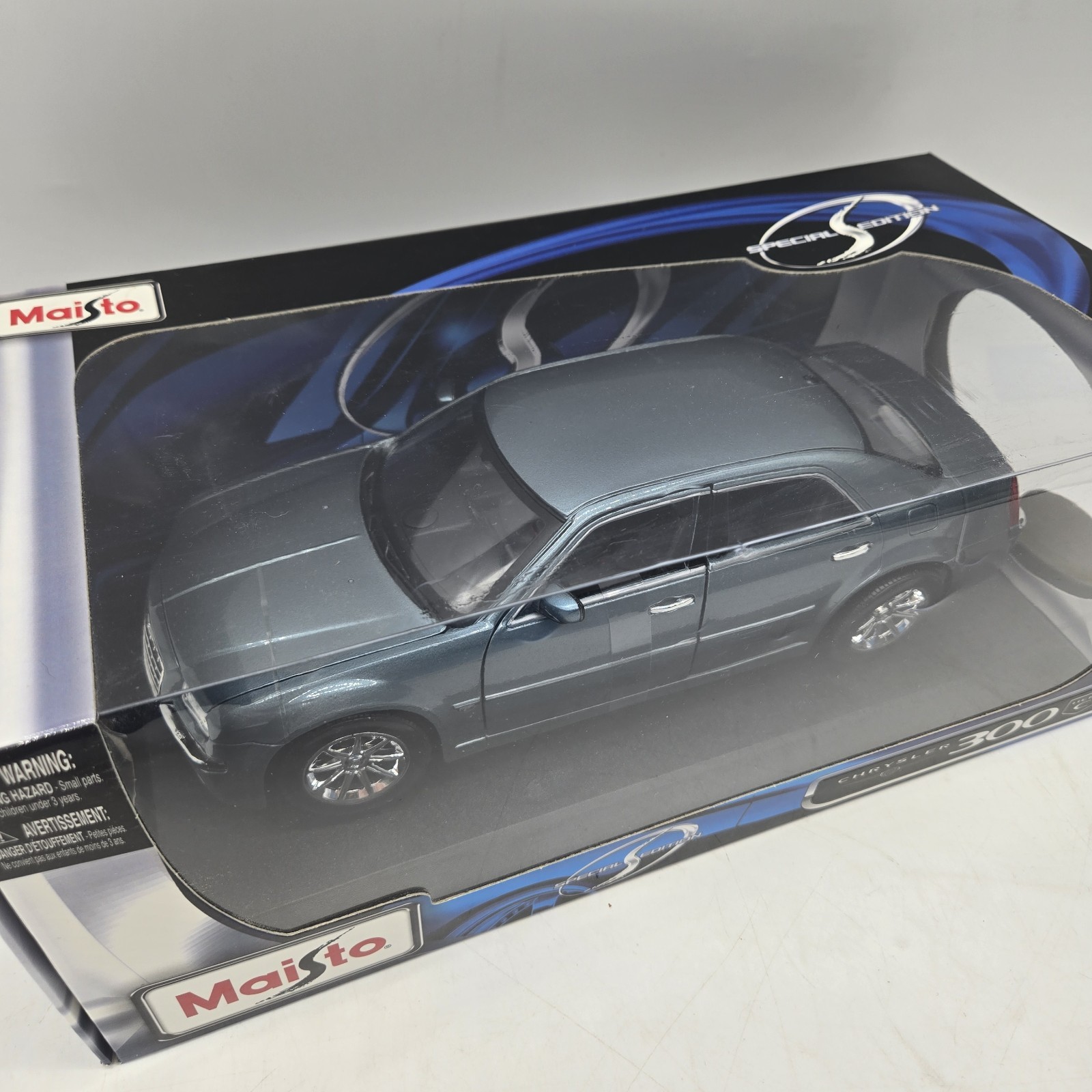 Maisto 1/18 Scale 2005 Chrysler 300C Hemi Special Edition – Metallic Silver/Gray
