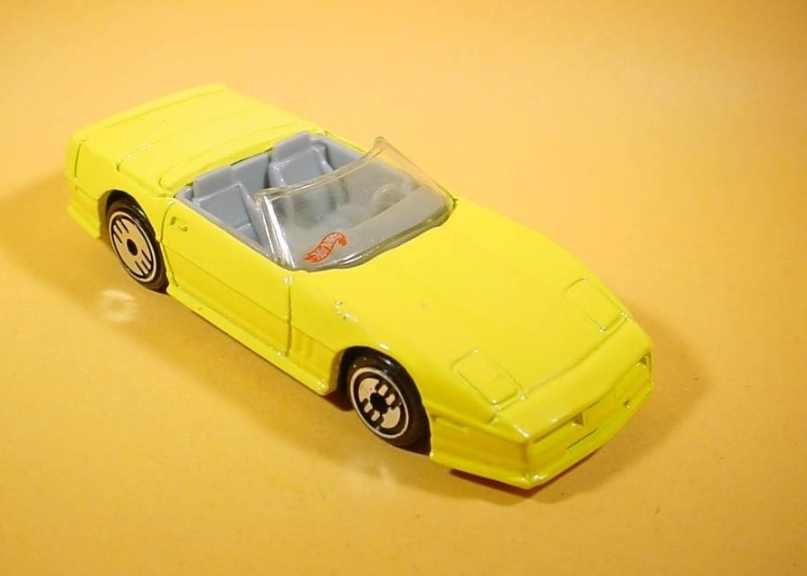 HOT WHEELS YELLOW CUSTOM CORVETTE CONVERTIBLE ( CLEAR WINDSHIELD) MINT LOOSE