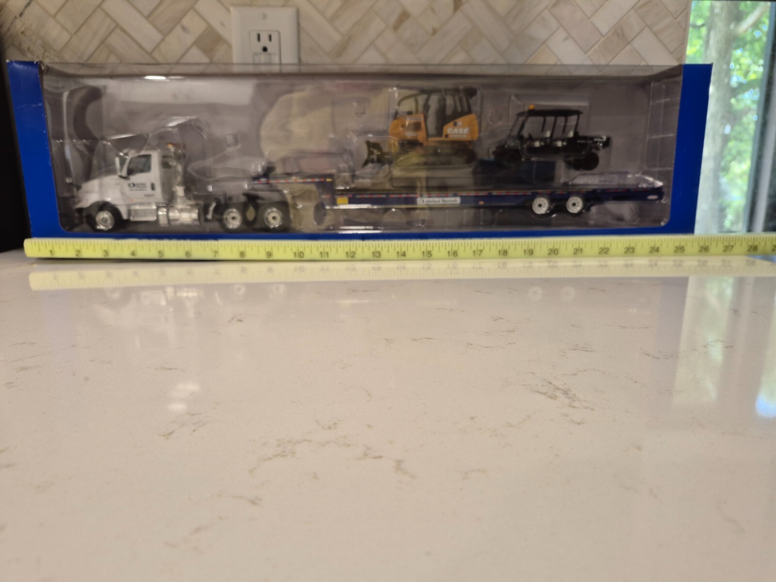 Freightliner Cascadia XVI 194140 Landoll, Trailer, Case Dozer , UTV 4×4
