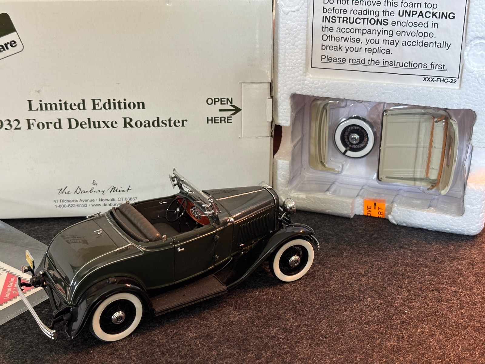 Danbury Mint Limited Edition 1932 Ford Deluxe Roadster GREEN, #54/1000 NIB Title