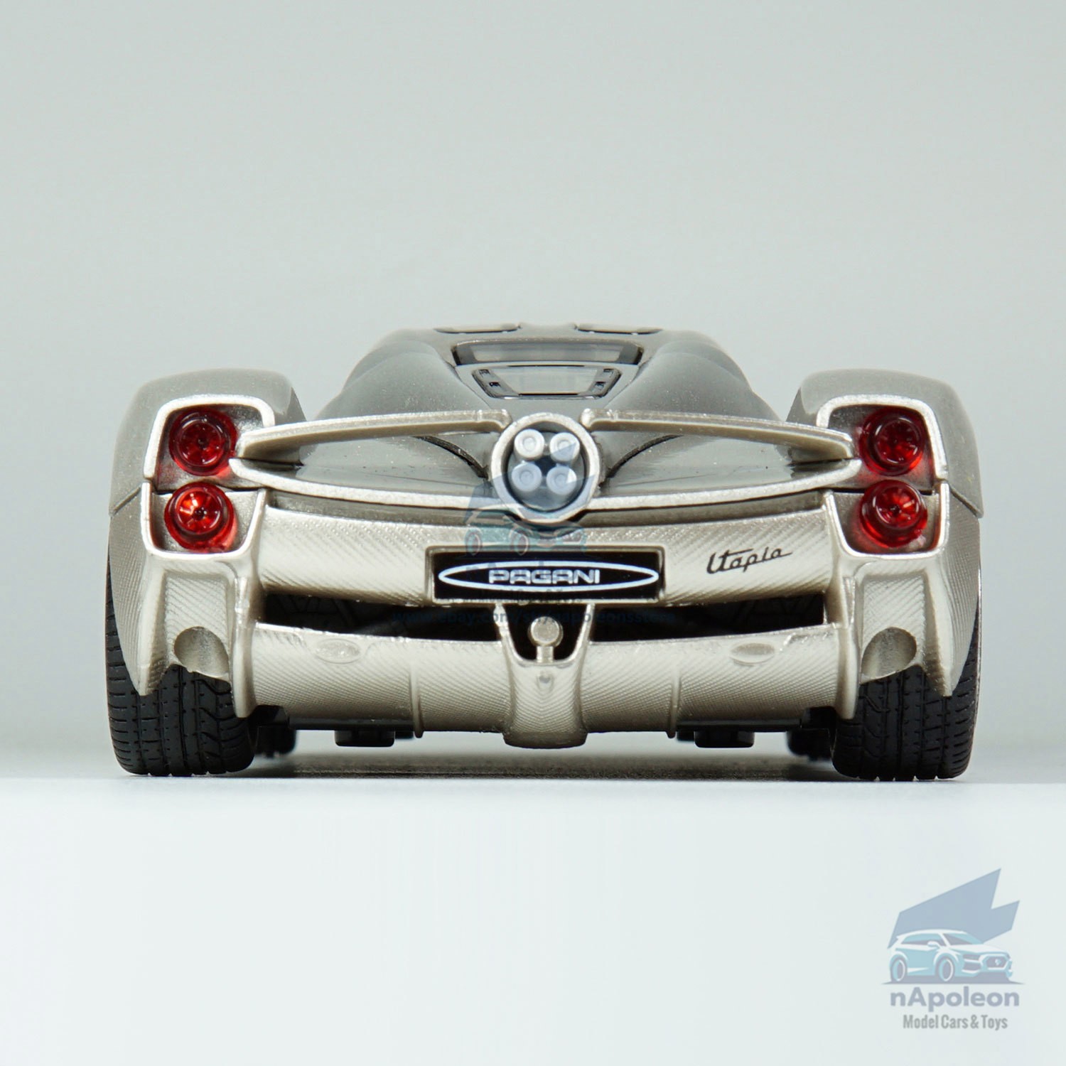 1:32 Pagani Utopia Model Car Diecast Toy Vehicle Collection Kids Gift Champagne