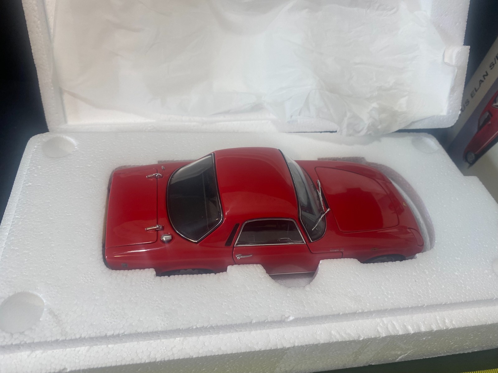 AUTOart Millenium 1:18 Lotus Elan S/E Coupe RED diecast car