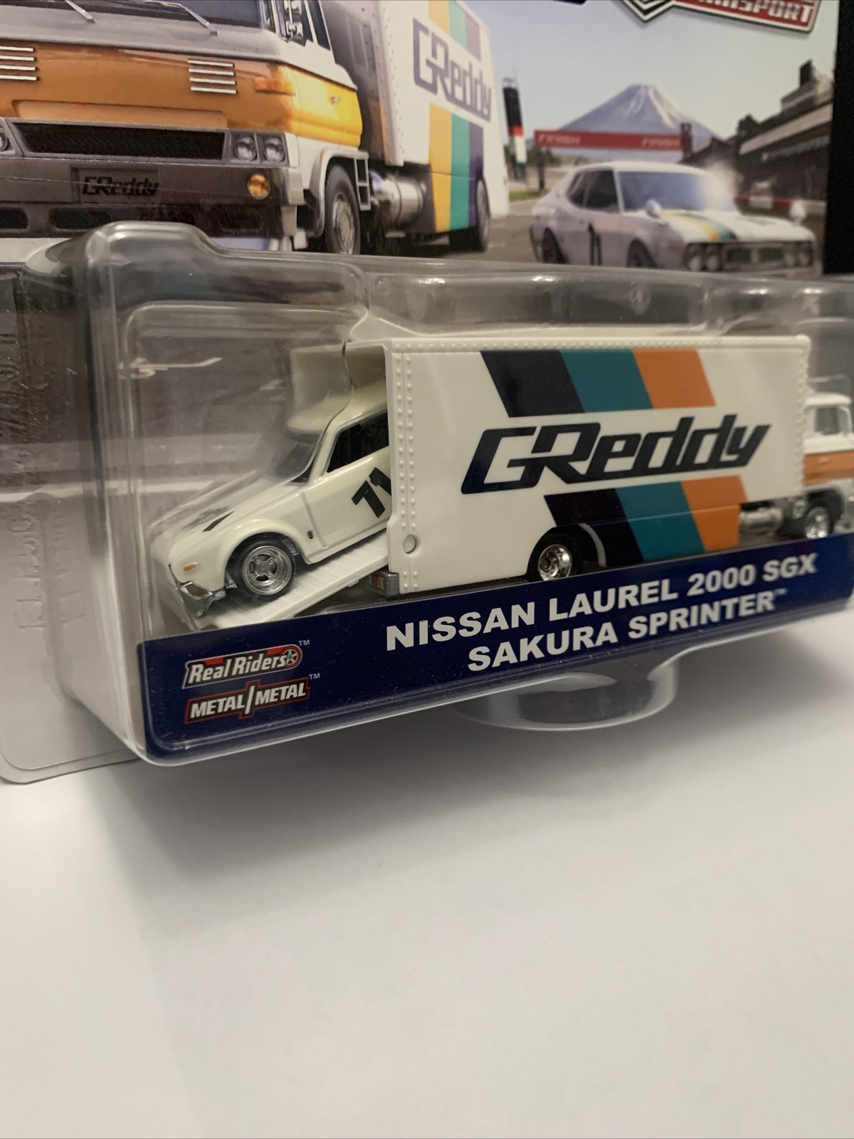 Hot Wheels Car Culture Team Transport – NISSAN LAUREL 2000 SGX SAKURA SPRINTER