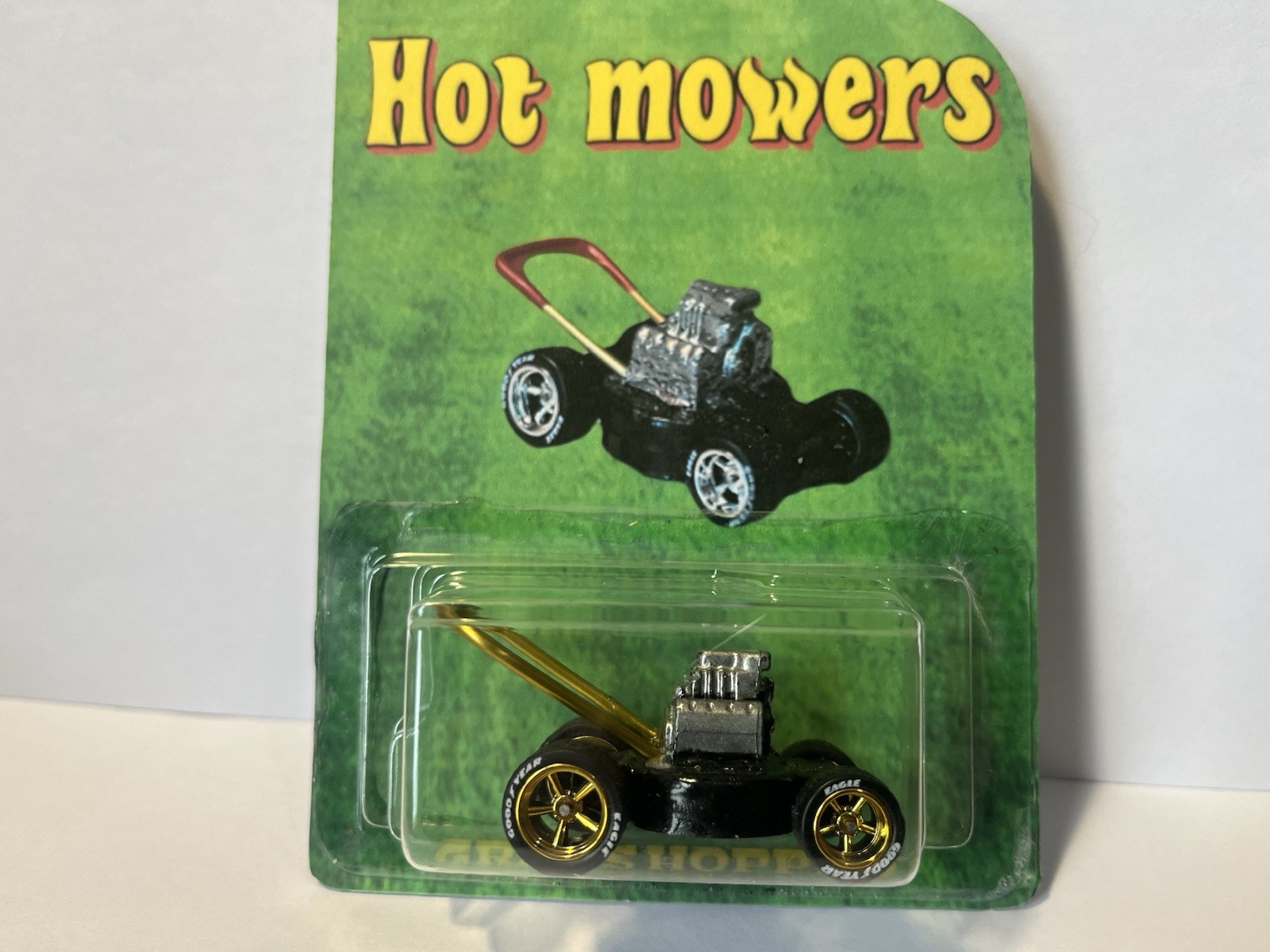 Hot Mower Grass Hopper 1/64 Scal Push Mower