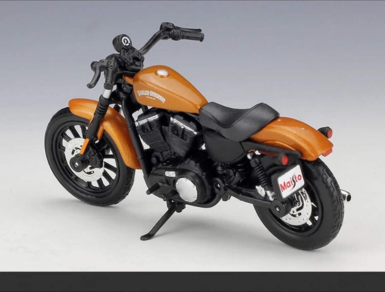 Maisto 1:18 Harley Davidson Sportster Iron 883 Diecast Alloy Classic Motorcycle