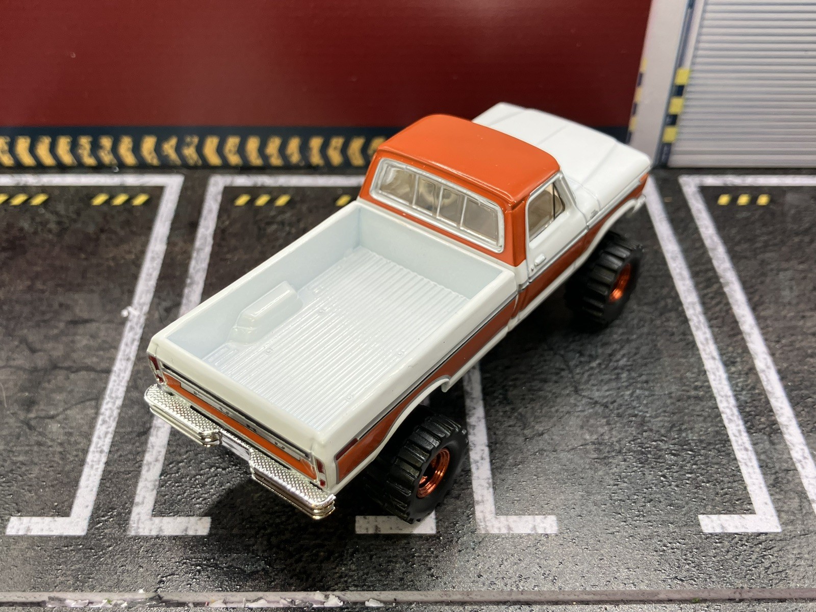 1977 Ford F-150 Ranger Explorer Lifted 4×4 Truck 1/64 Diecast Custom Greenlight