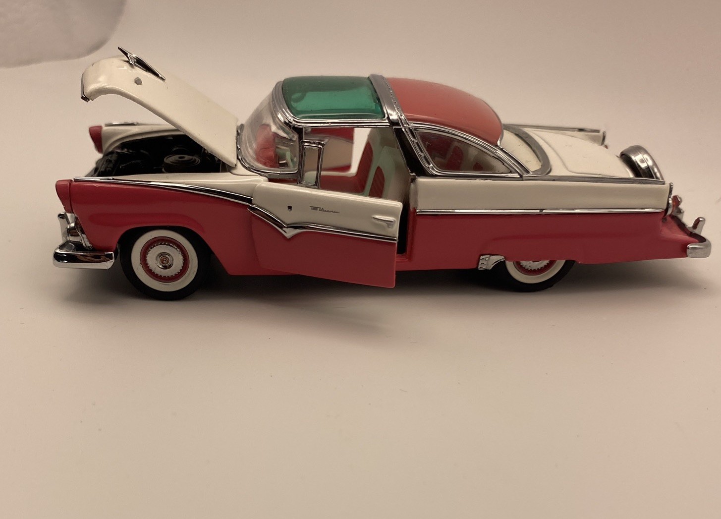 Franklin Mint 1957 Ford Fairlane 500 Skyliner Red/White 1:24 Die Cast B11ST54