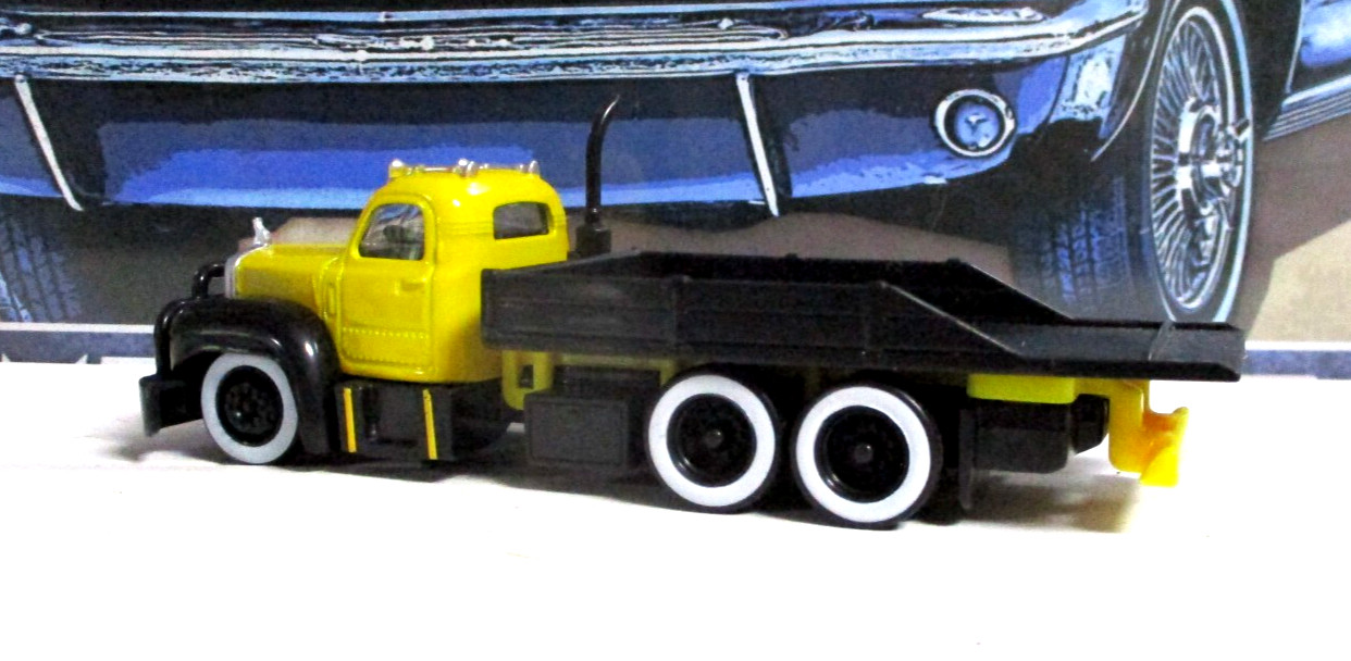 Maisto 1953 Mack B 61 Flatbed Transport New/Loose Metal/Plastic Rubber Tires!